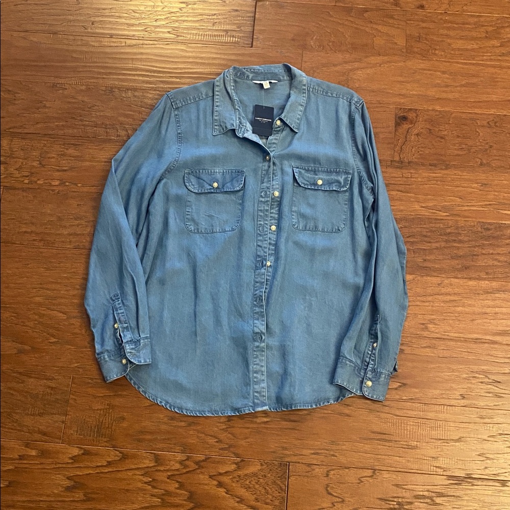 NWT Lucky Brand Denim Button-Up Shirt in Size Large